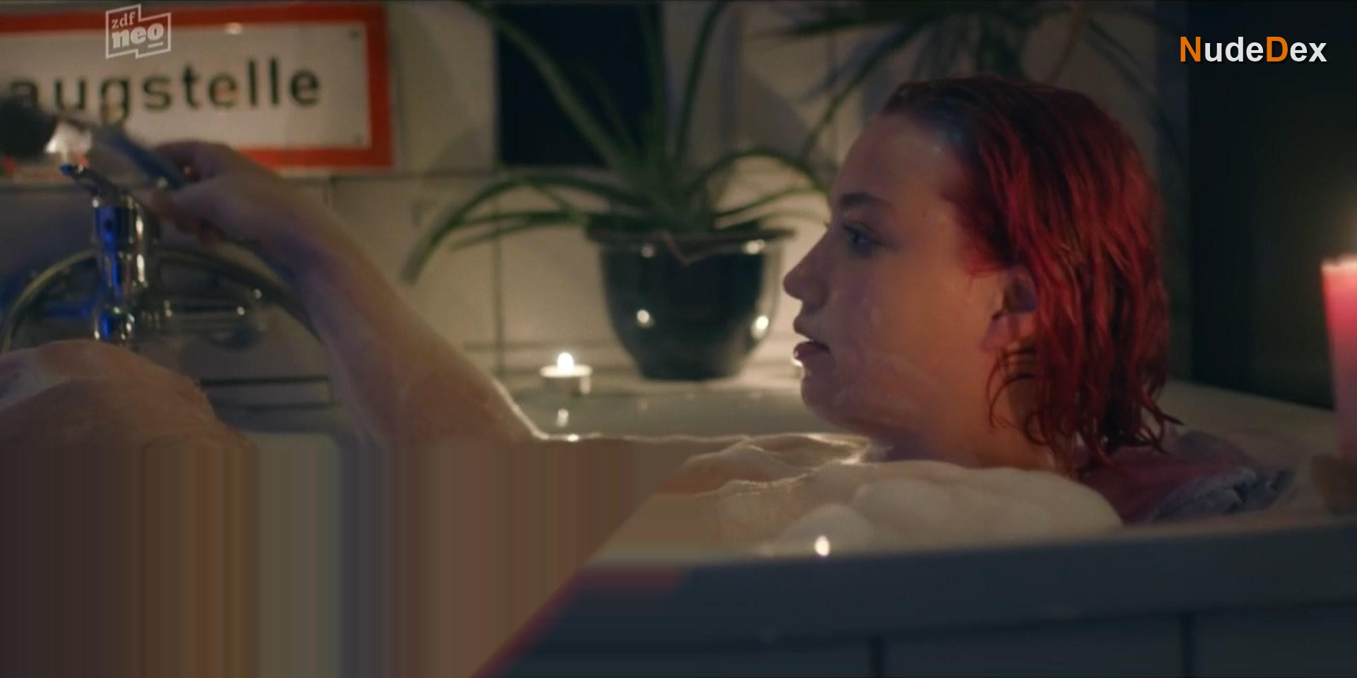 Bineta Hansen in Wir, photo 13