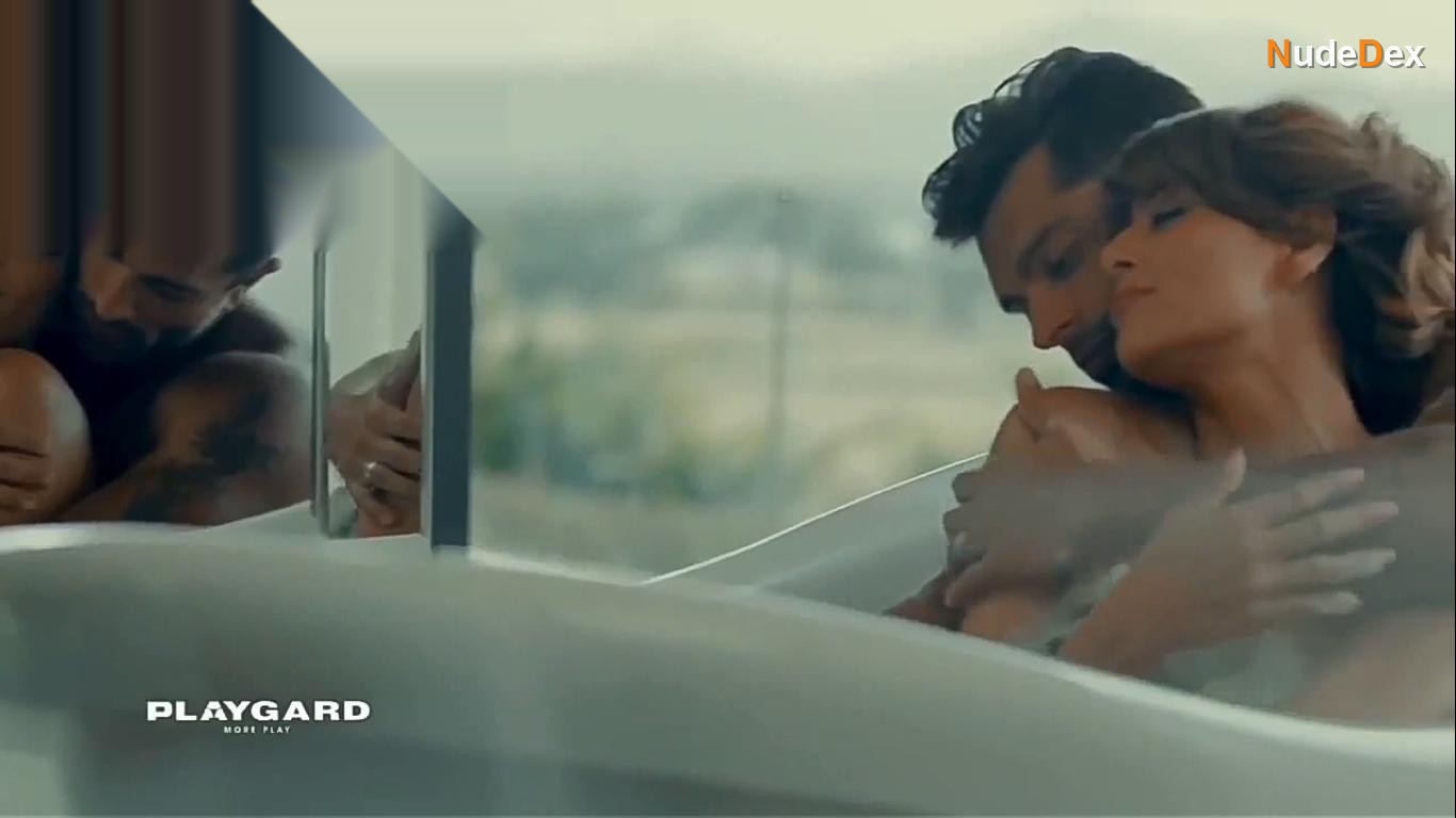 Bipasha Basu in Alone, photo 9