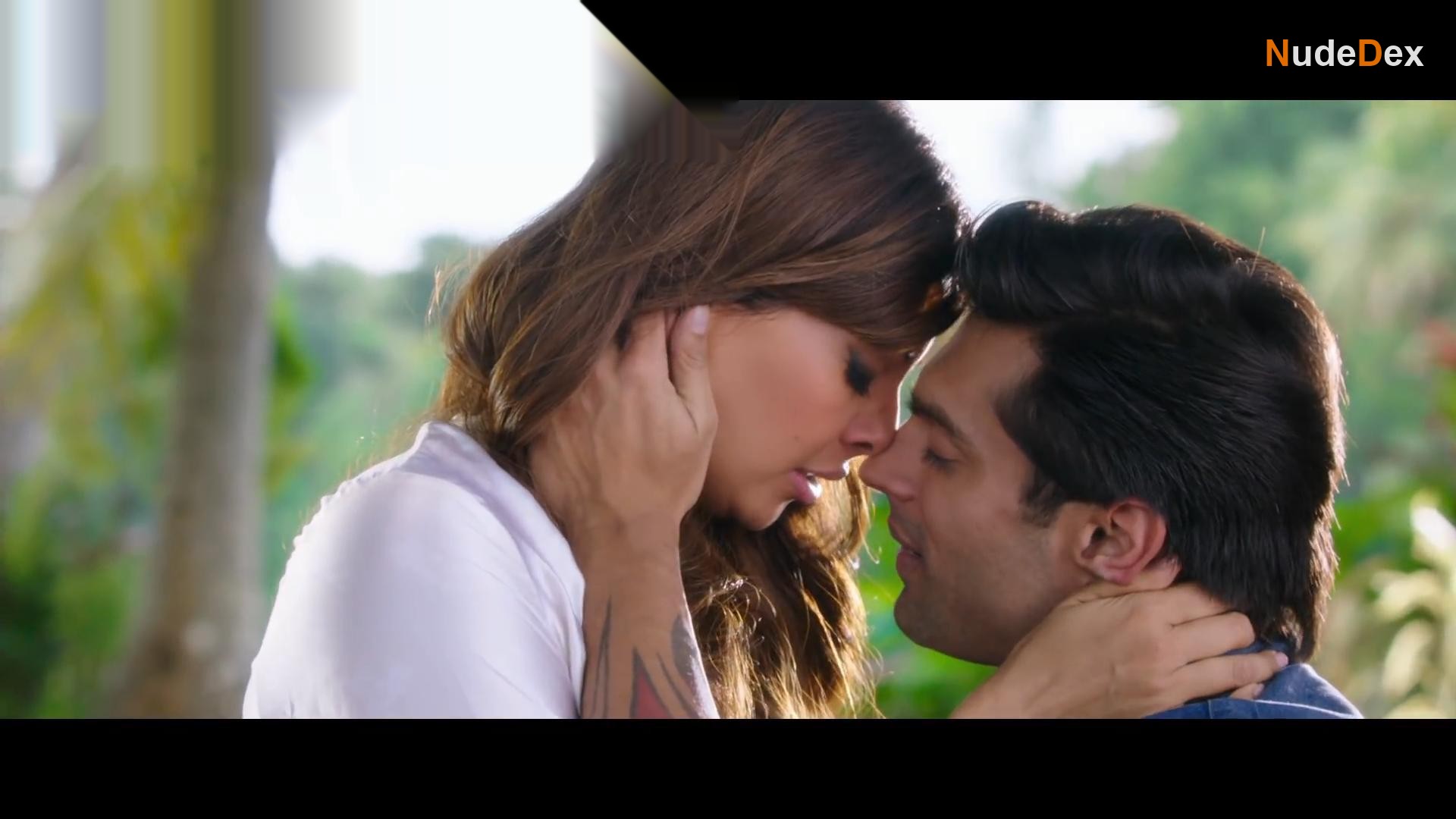 Bipasha Basu in Alone, photo 15
