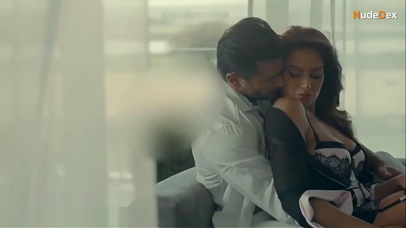 Bipasha Basu in Alone, photo 22