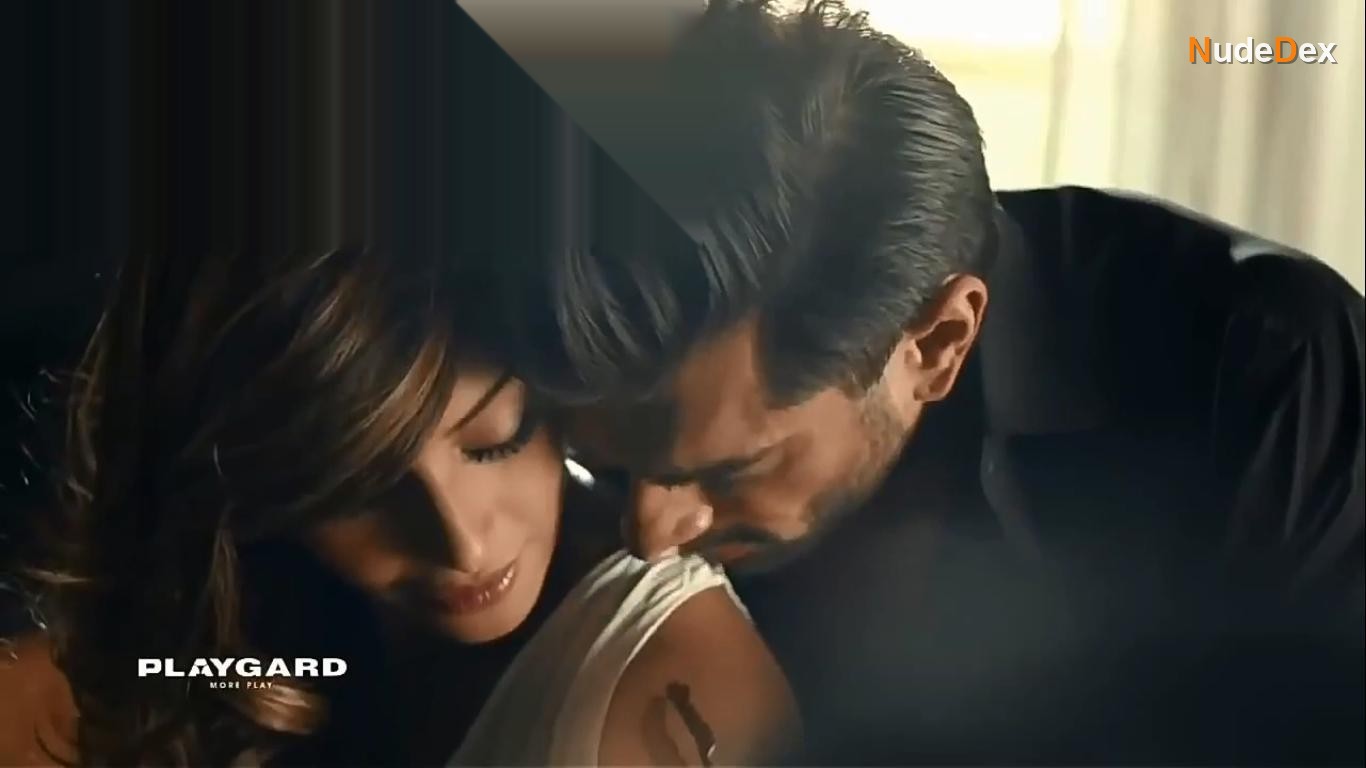 Bipasha Basu in Alone, photo 23