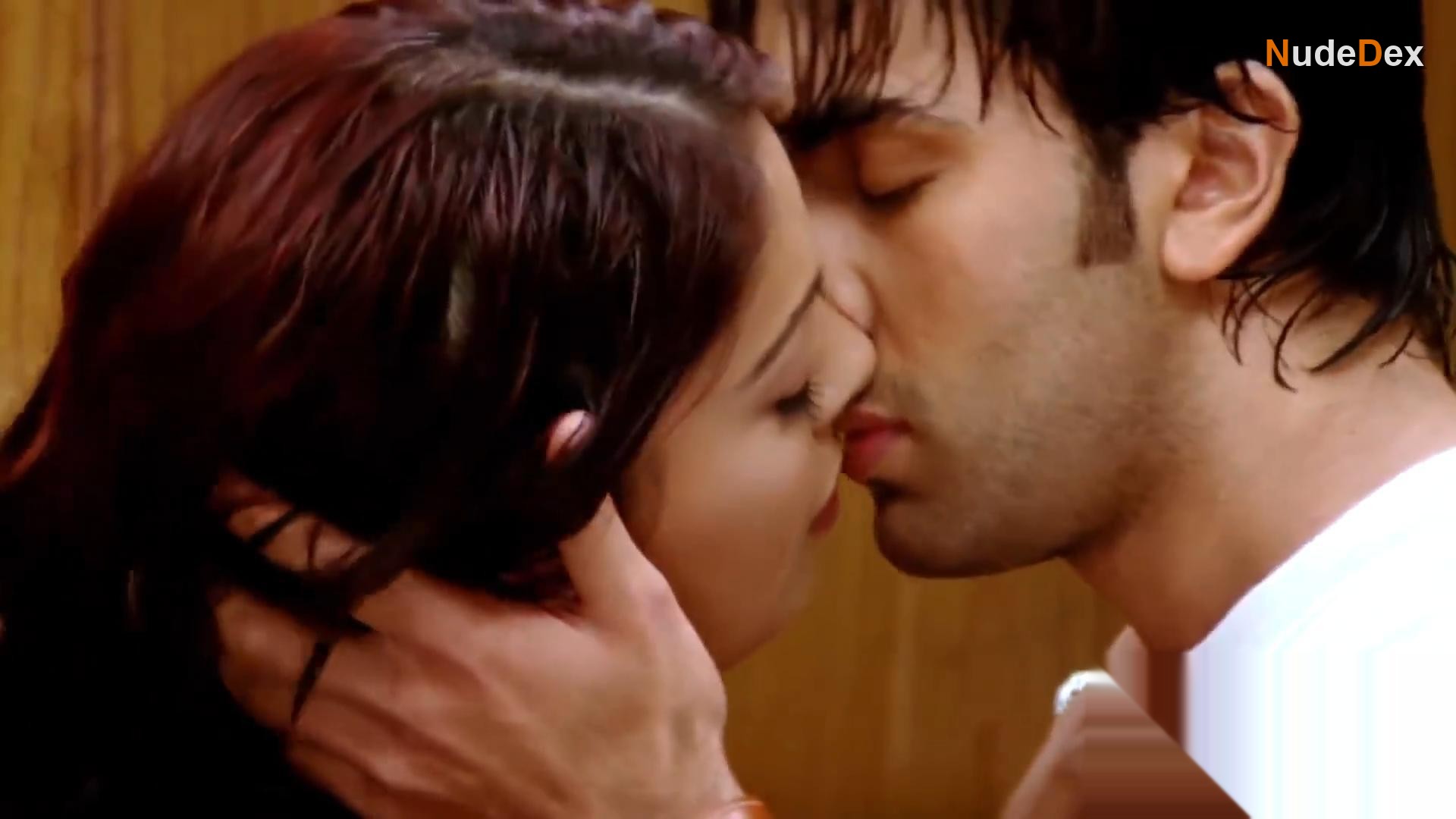 Bipasha Basu in Bachna Ae Haseeno, photo 7