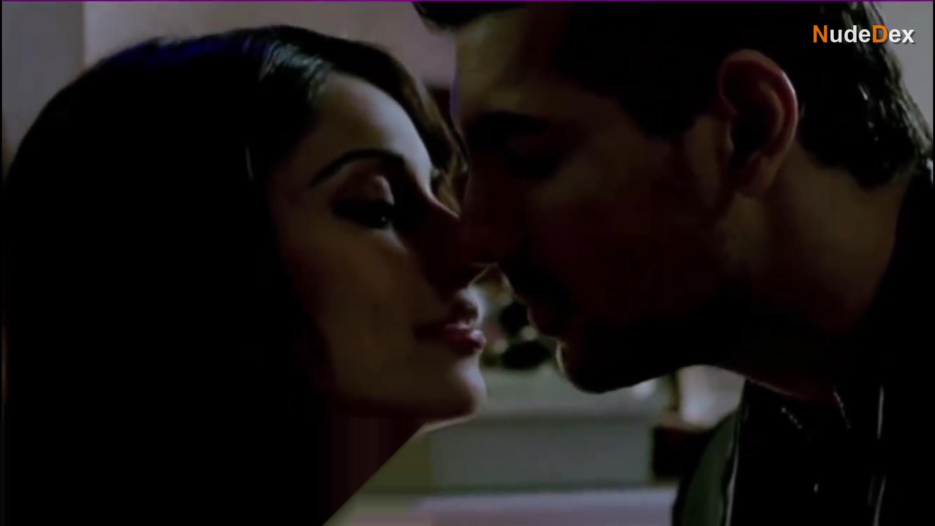 Bipasha Basu in Dhan Dhana Dhan Goal, photo 12