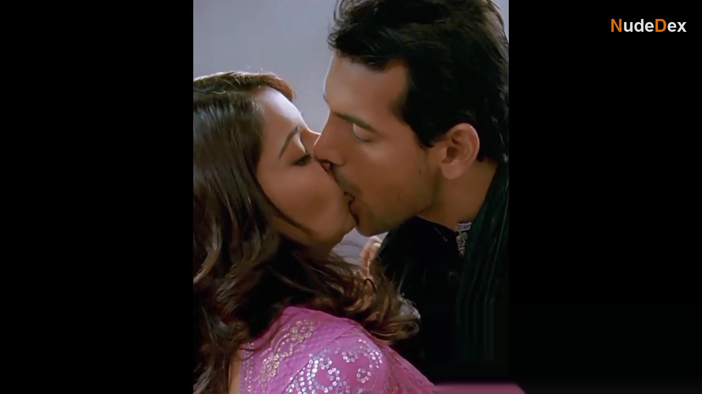Bipasha Basu in Dhan Dhana Dhan Goal, photo 14