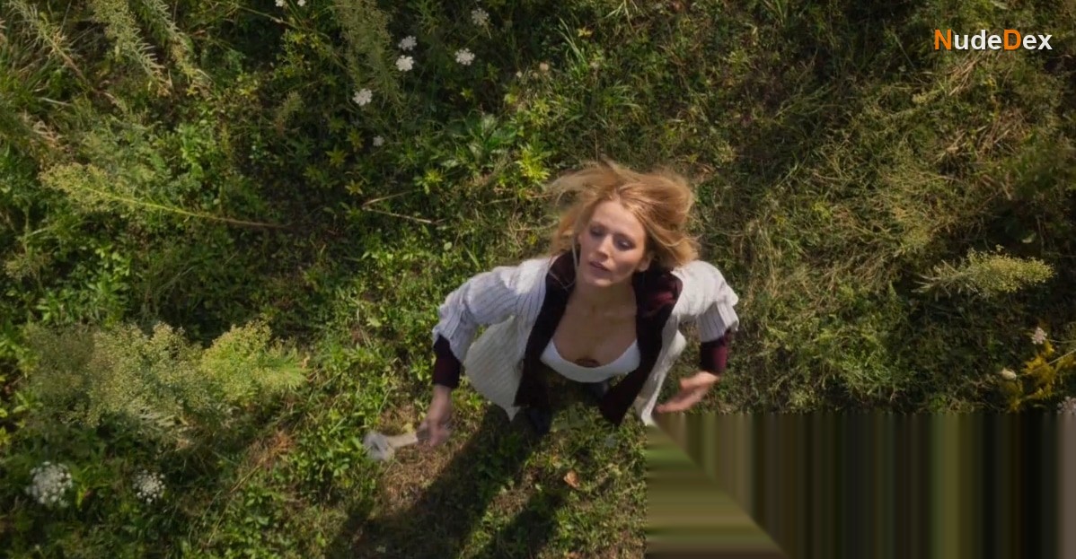 Blake Lively in A Simple Favor, photo 1