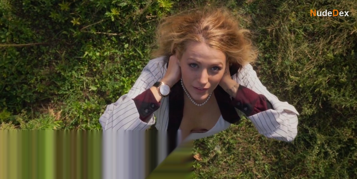 Blake Lively in A Simple Favor, photo 8