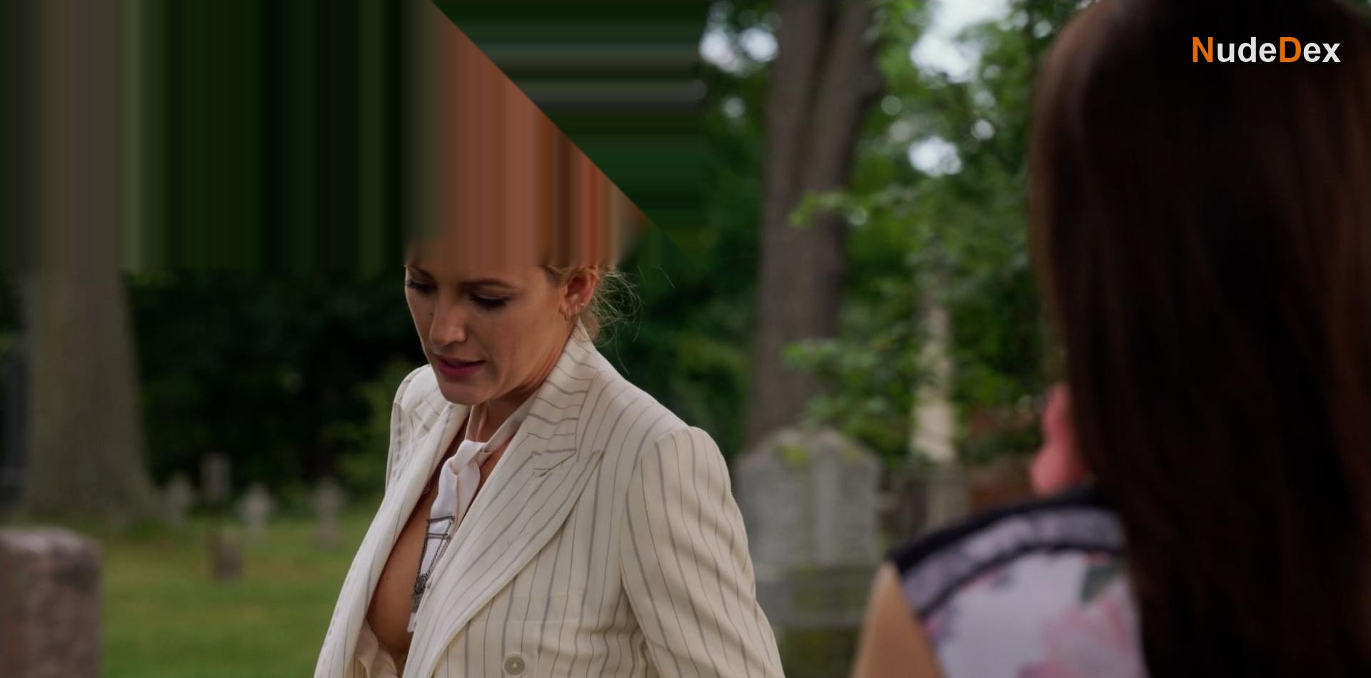 Blake Lively in A Simple Favor, photo 12