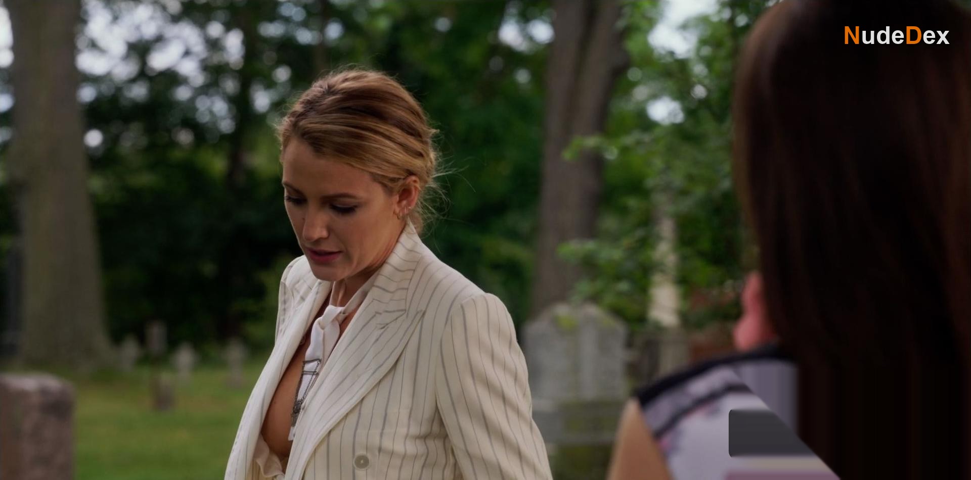 Blake Lively in A Simple Favor, photo 15