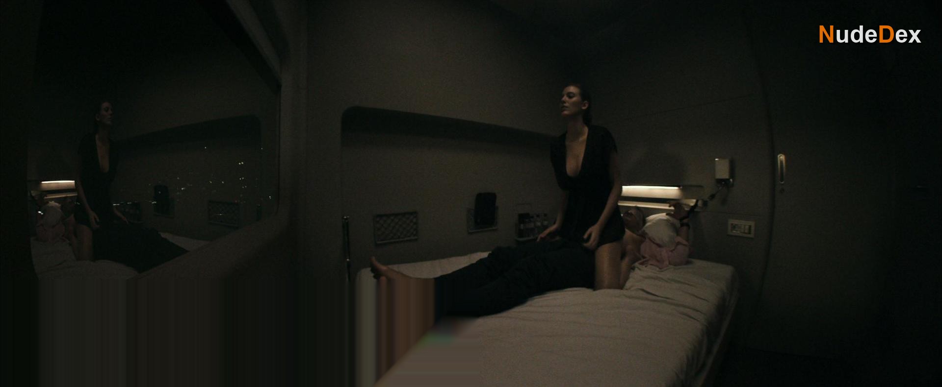 Blake Lively in All I See Is You, photo 8