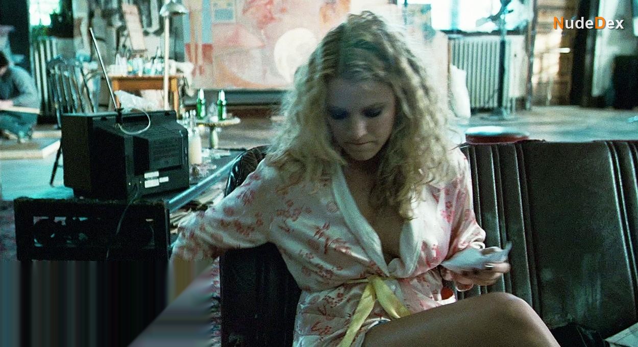 Blake Lively in The Private Lives Of Pippa Lee, photo 4