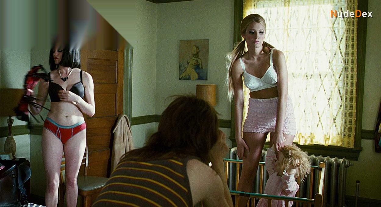 Blake Lively in The Private Lives Of Pippa Lee, photo 6