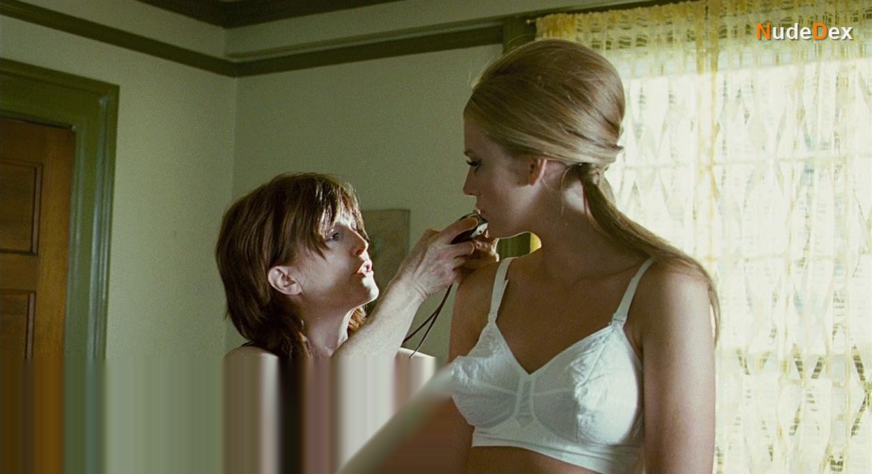 Blake Lively in The Private Lives Of Pippa Lee, photo 7