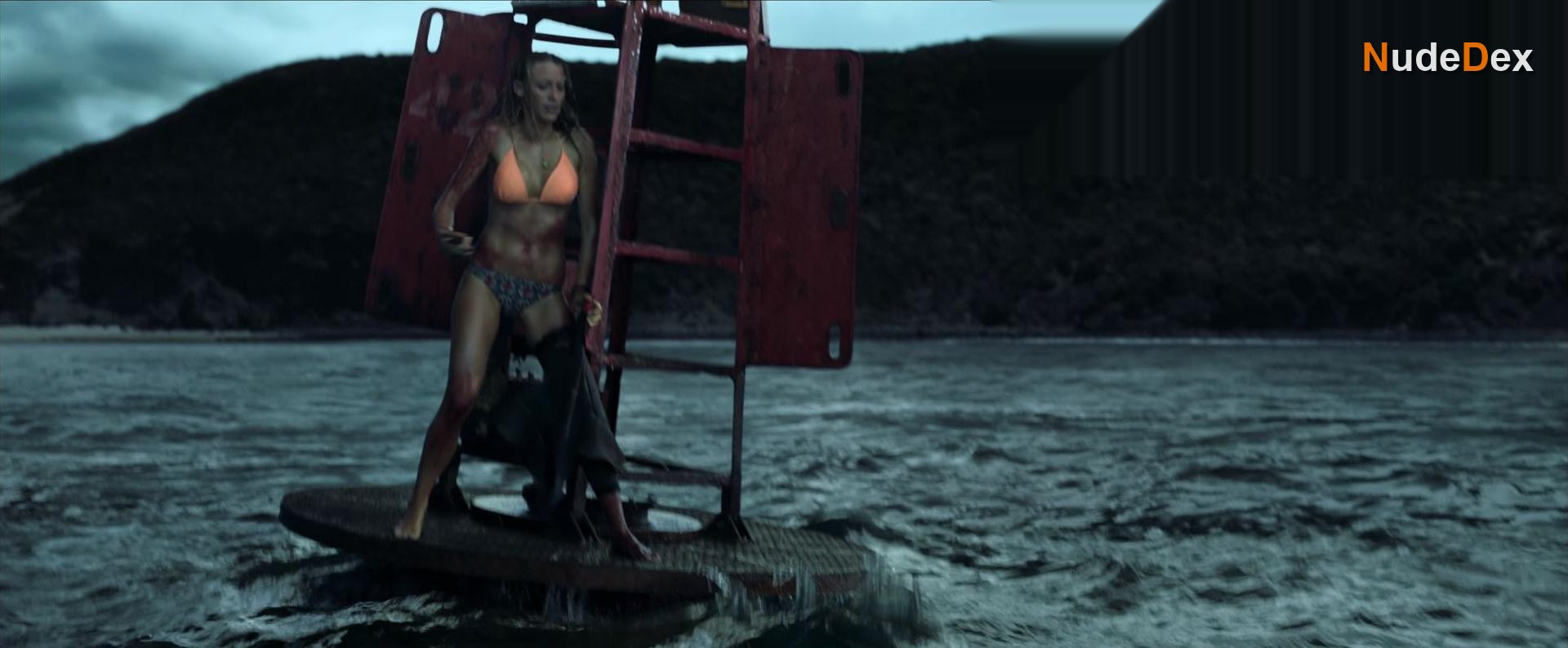 Blake Lively in The Shallows, photo 6