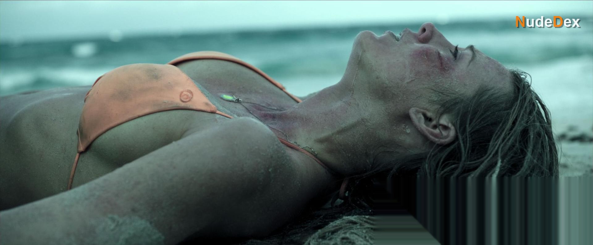 Blake Lively in The Shallows, photo 13