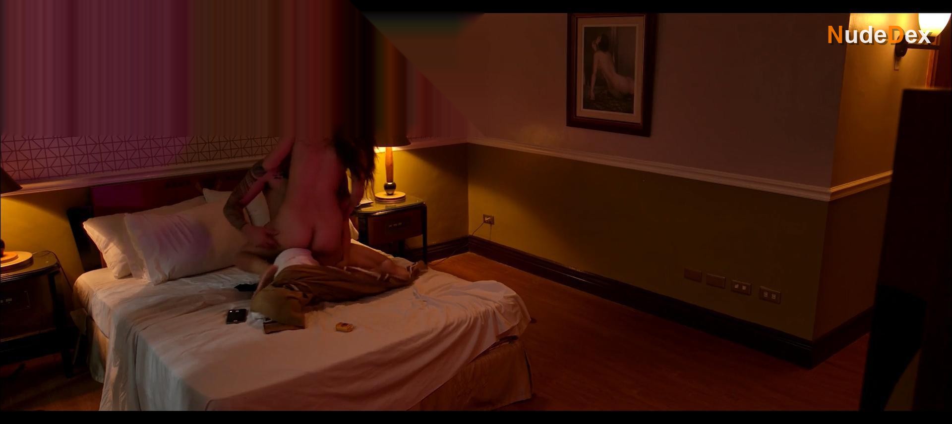 Bo Ivann Lo in Room Service, photo 6