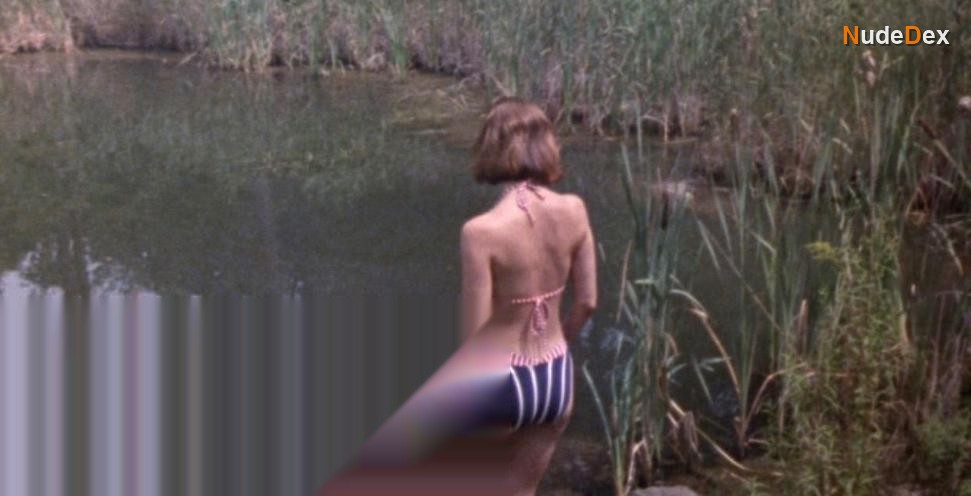 Bonnie Bowers in There S Nothing Out There, photo 5
