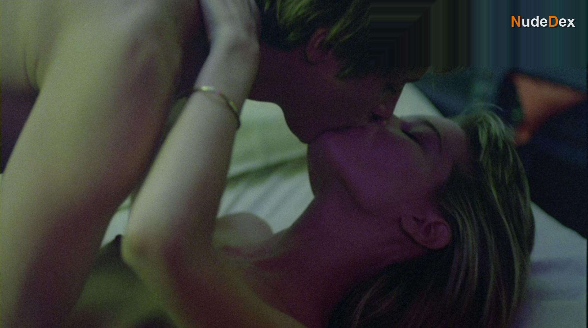 Bridget Fonda in Aria, photo 17
