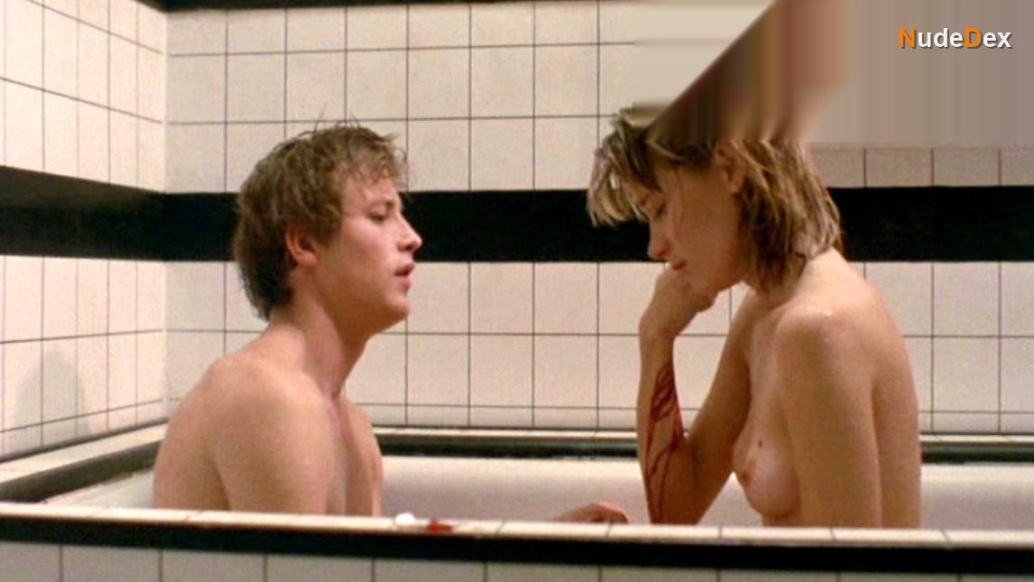 Bridget Fonda in Aria, photo 20