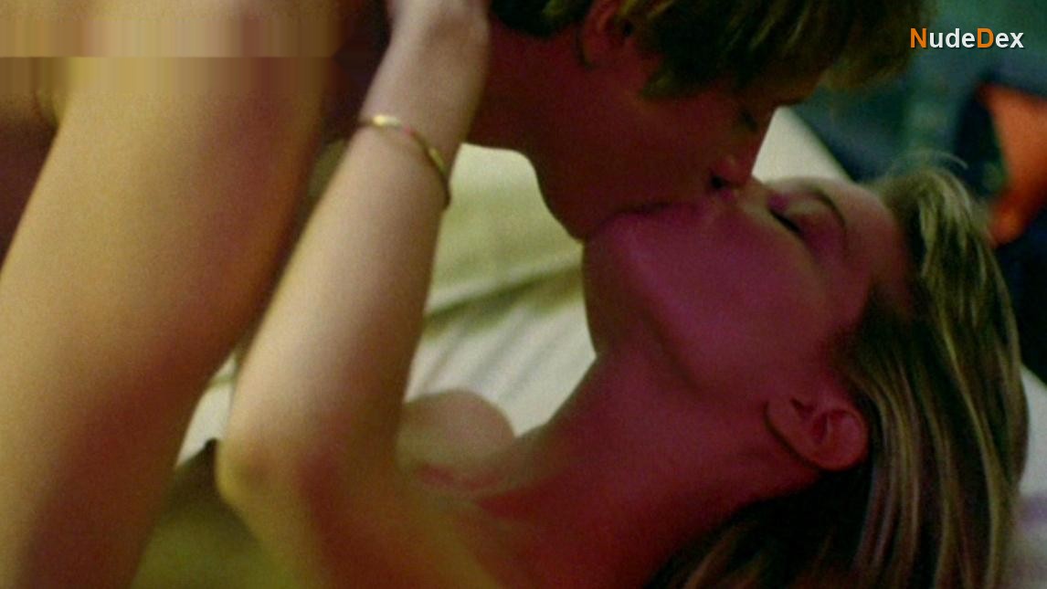 Bridget Fonda in Aria, photo 26