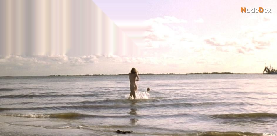 Bridget Fonda in Camilla, photo 4