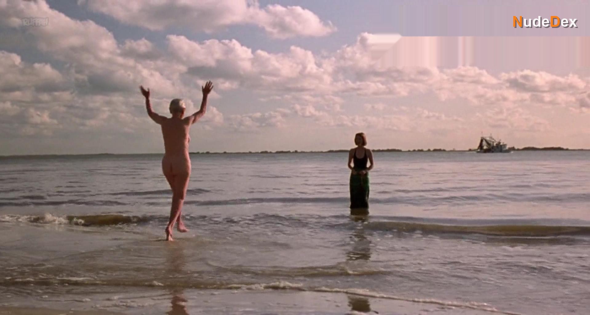 Bridget Fonda in Camilla, photo 6