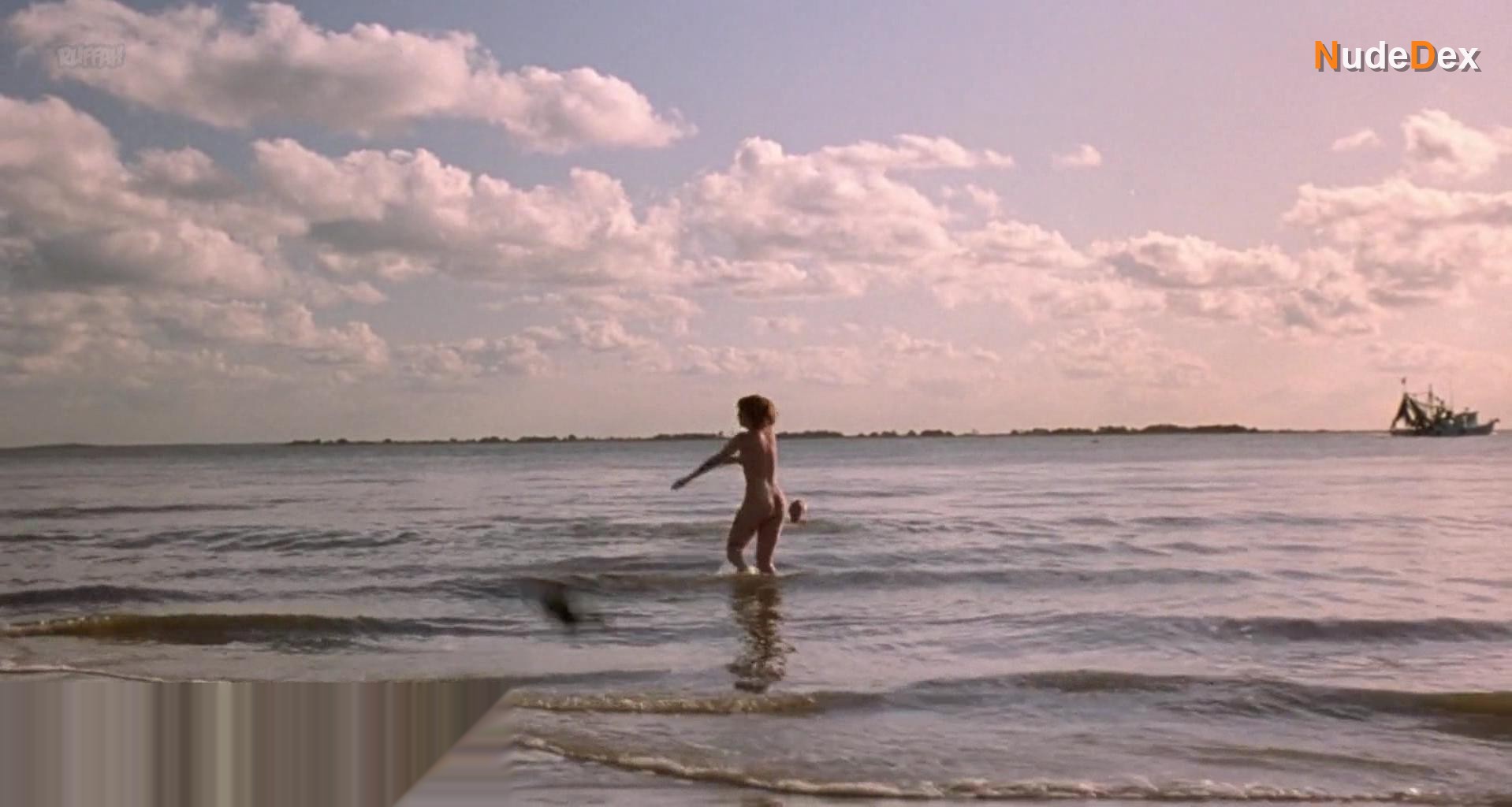 Bridget Fonda in Camilla, photo 7