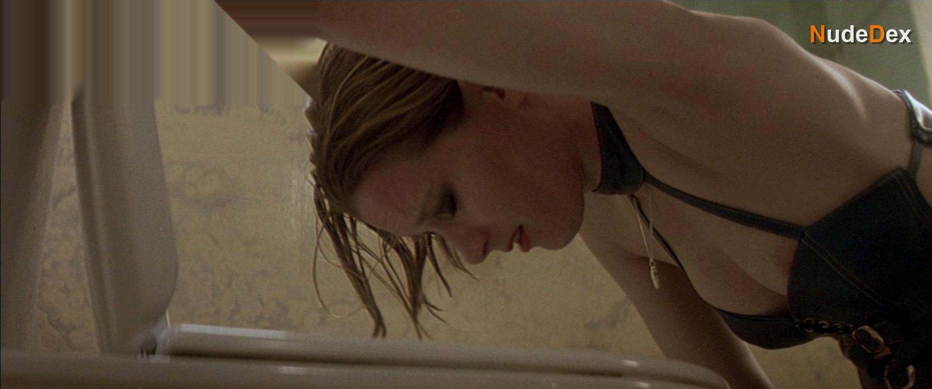 Bridget Fonda in Kiss Of The Dragon, photo 1