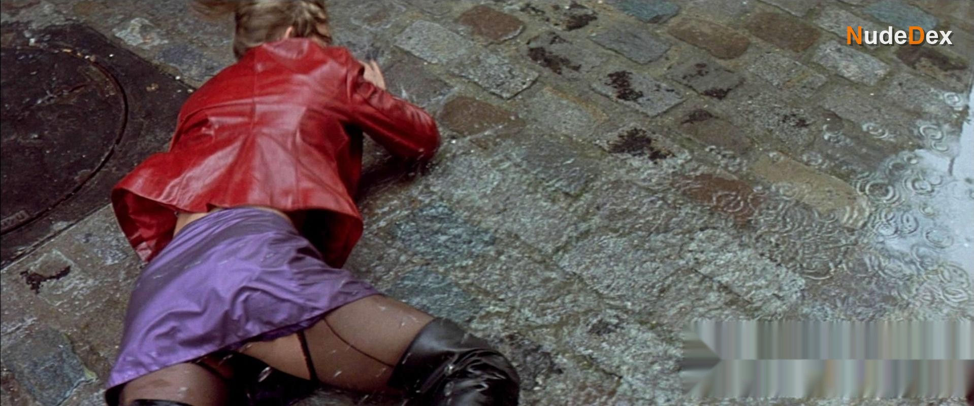 Bridget Fonda in Kiss Of The Dragon, photo 2
