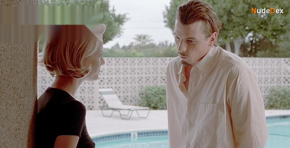 Bridget Fonda in Touch, photo 3