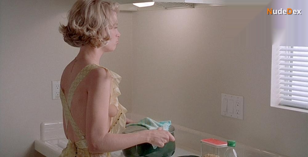 Bridget Fonda in Touch, photo 4
