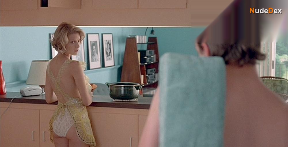 Bridget Fonda in Touch, photo 7