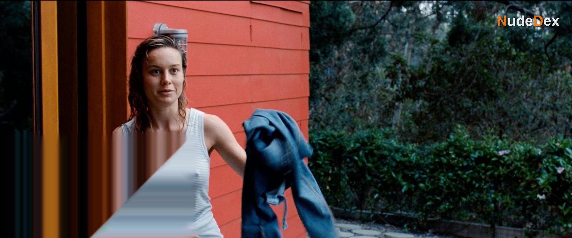 Brie Larson in Digging For Fire, photo 3
