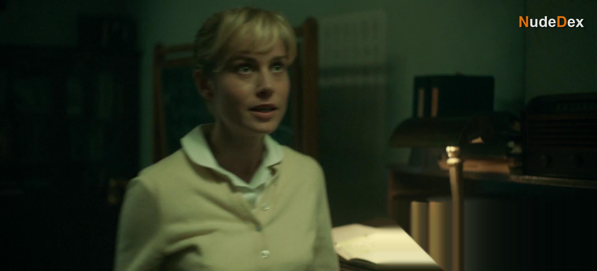 Brie Larson in Lessons In Chemistry, photo 1