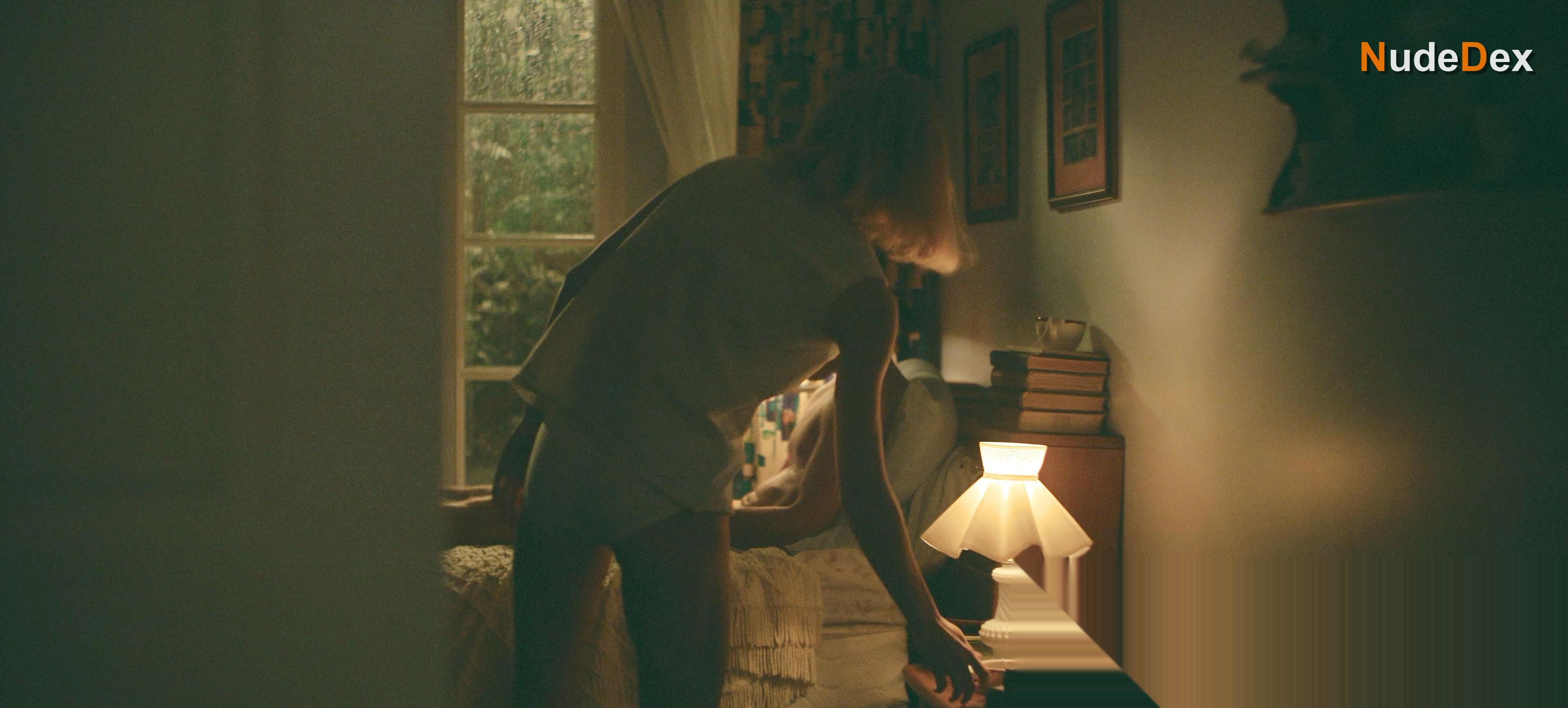 Brie Larson in Lessons In Chemistry, photo 6