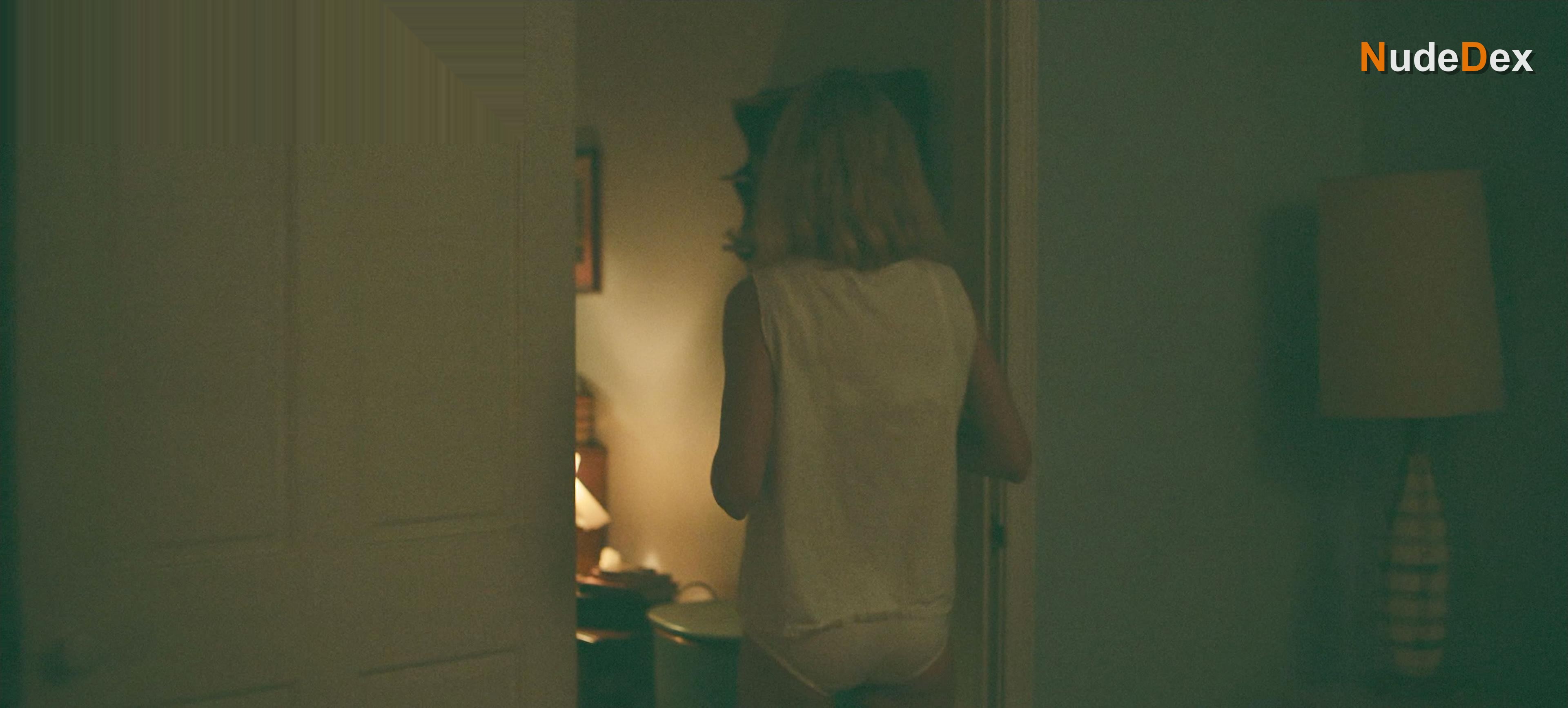 Brie Larson in Lessons In Chemistry, photo 8