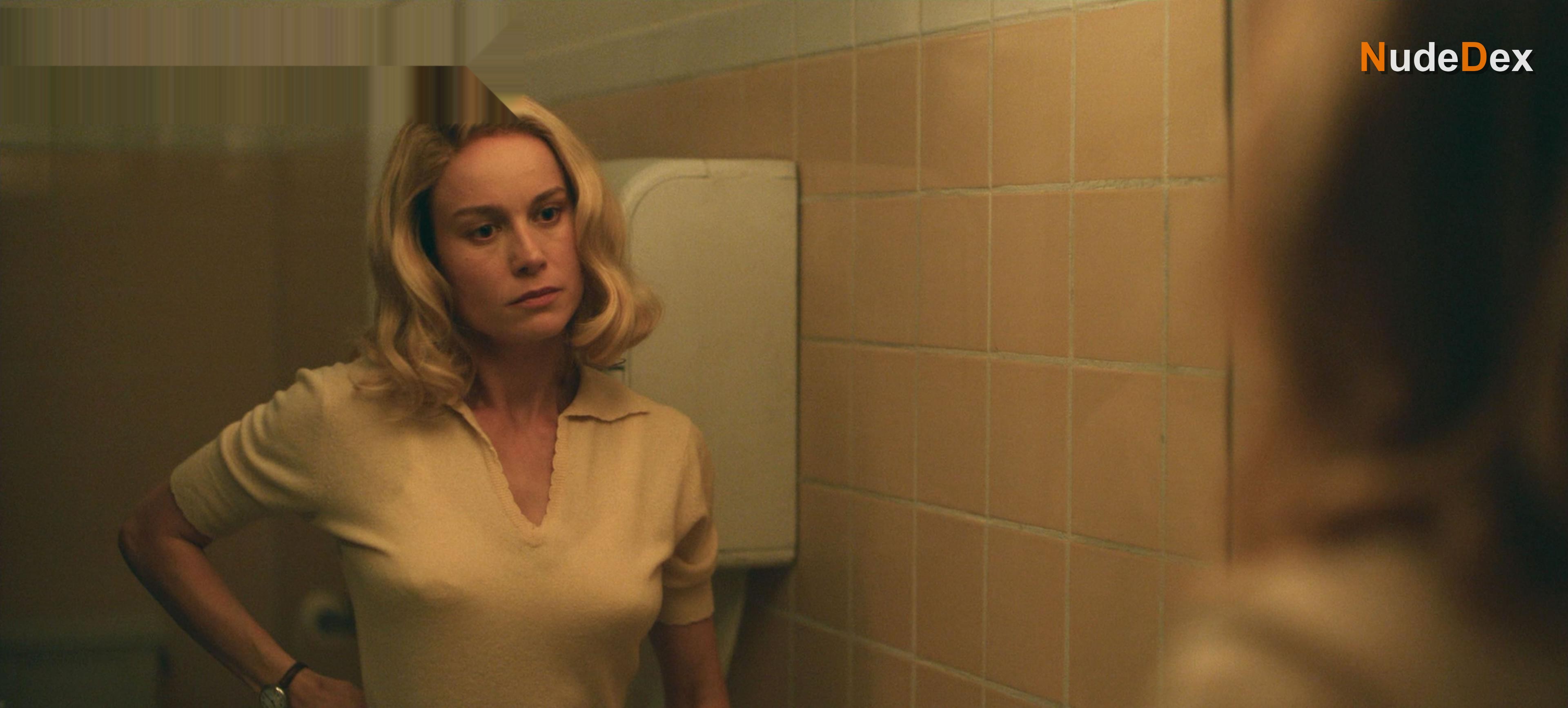 Brie Larson in Lessons In Chemistry, photo 11