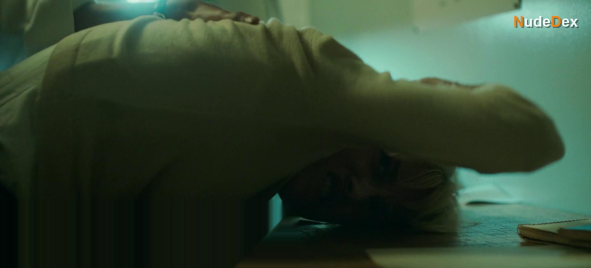Brie Larson in Lessons In Chemistry, photo 13