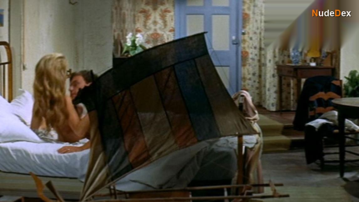 Brigitte Bardot in And God Created Woman, photo 3