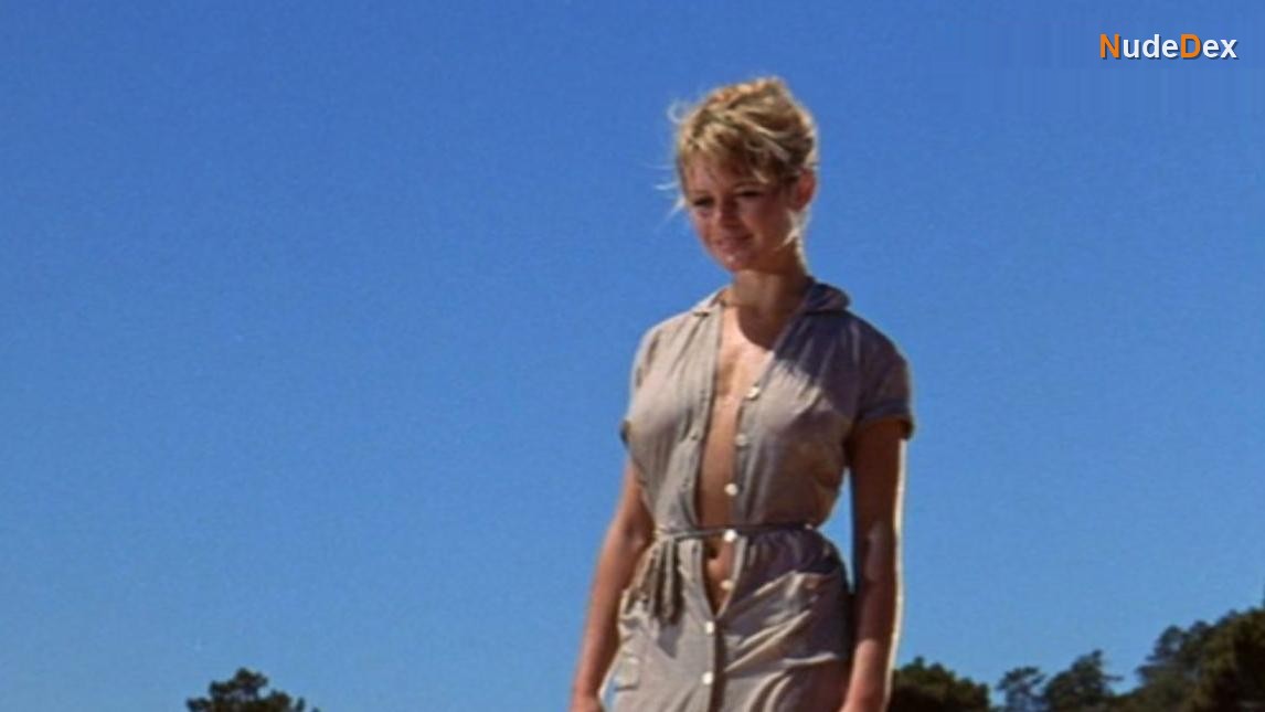 Brigitte Bardot in And God Created Woman, photo 5