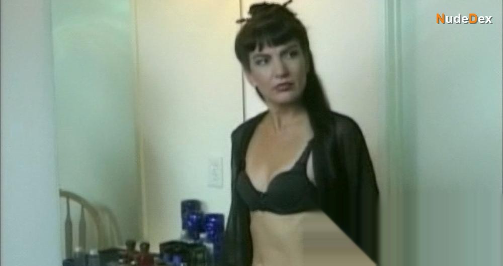 Brinke Stevens in Exterminator City, photo 1