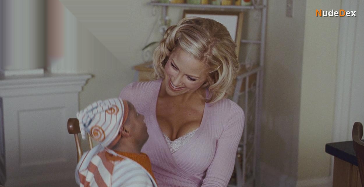 Brittany Daniel in Little Man, photo 5