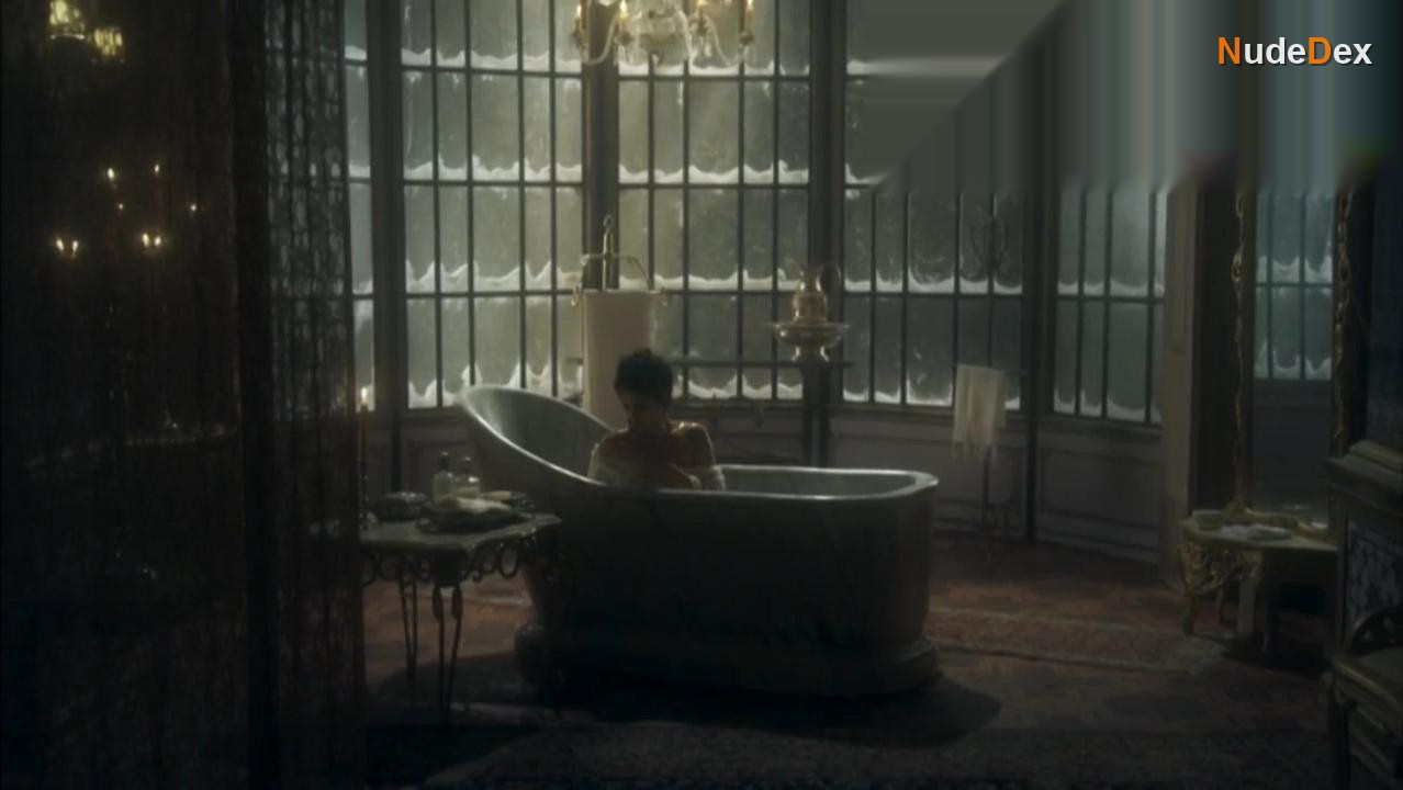 Bruna Marquezine in Nada Sera Como Antes, photo 10