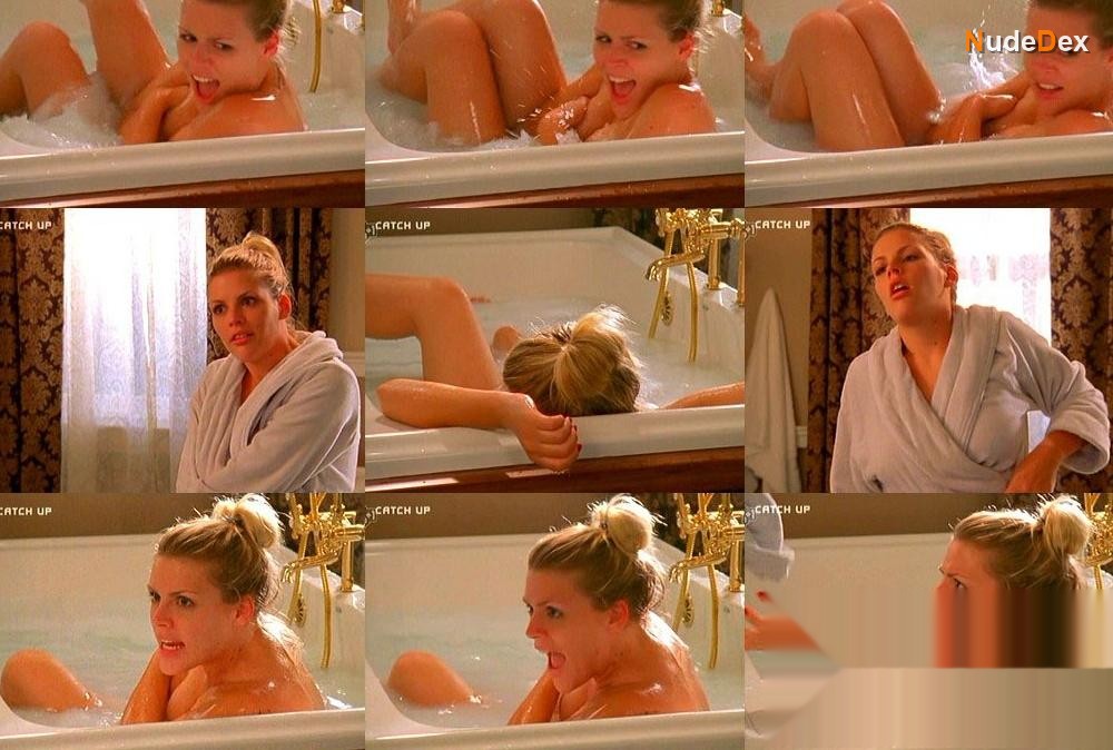 Busy Philipps in The Smokers, photo 8