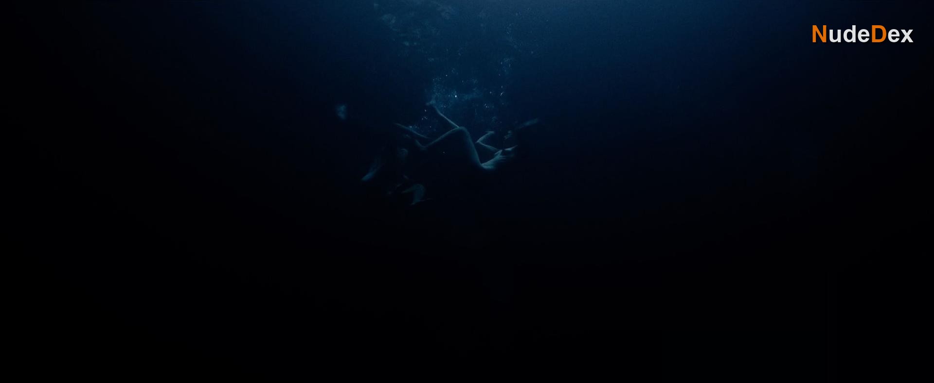 Callie Hernandez in Under The Silver Lake, photo 2