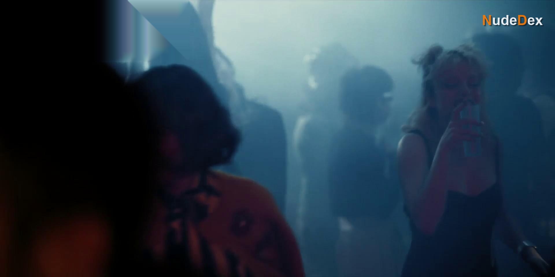 Candela Pena in Furia, photo 7