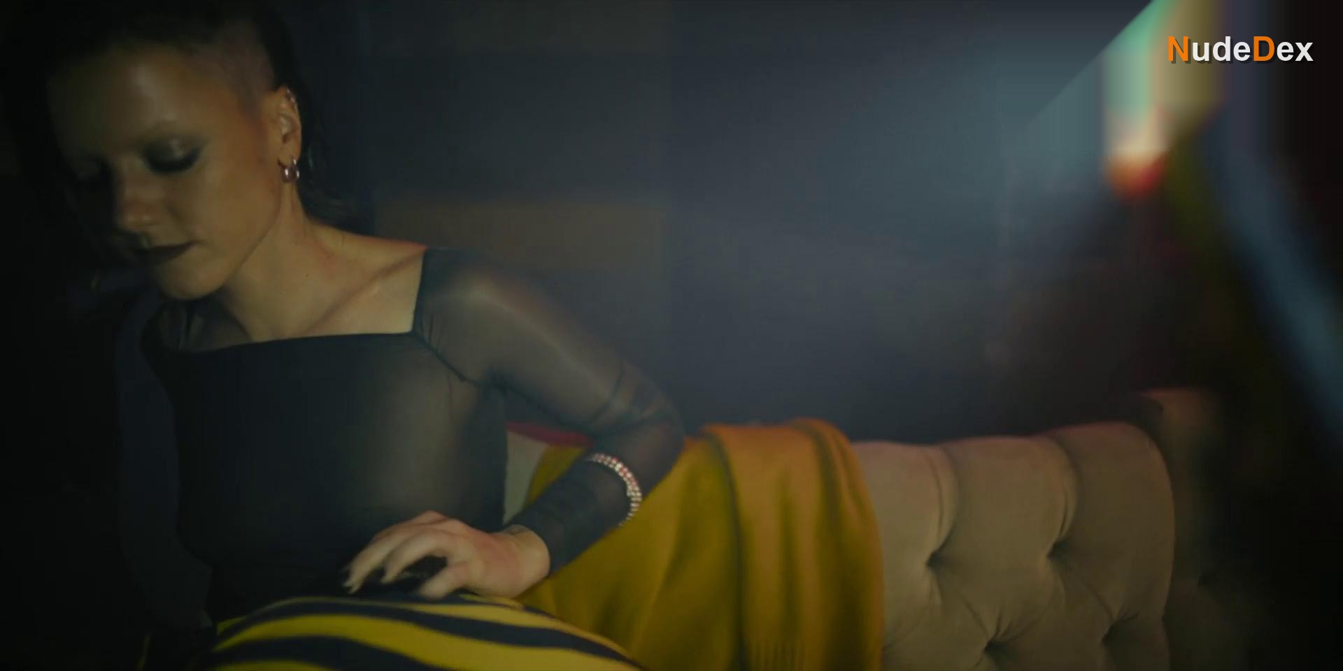 Candela Pena in Furia, photo 14