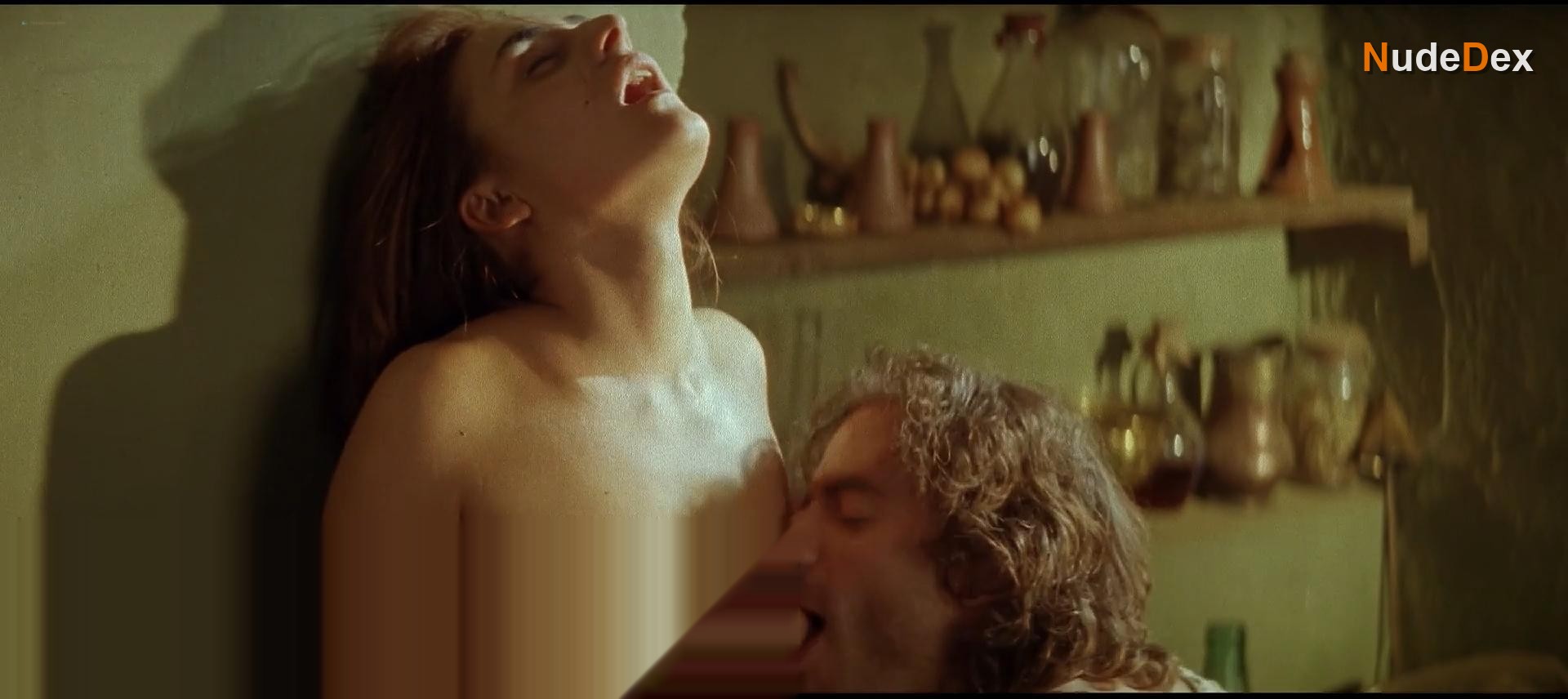 Candela Pena in La Celestina, photo 6