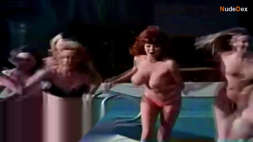 Candy Samples in Female Chauvinists, photo 3