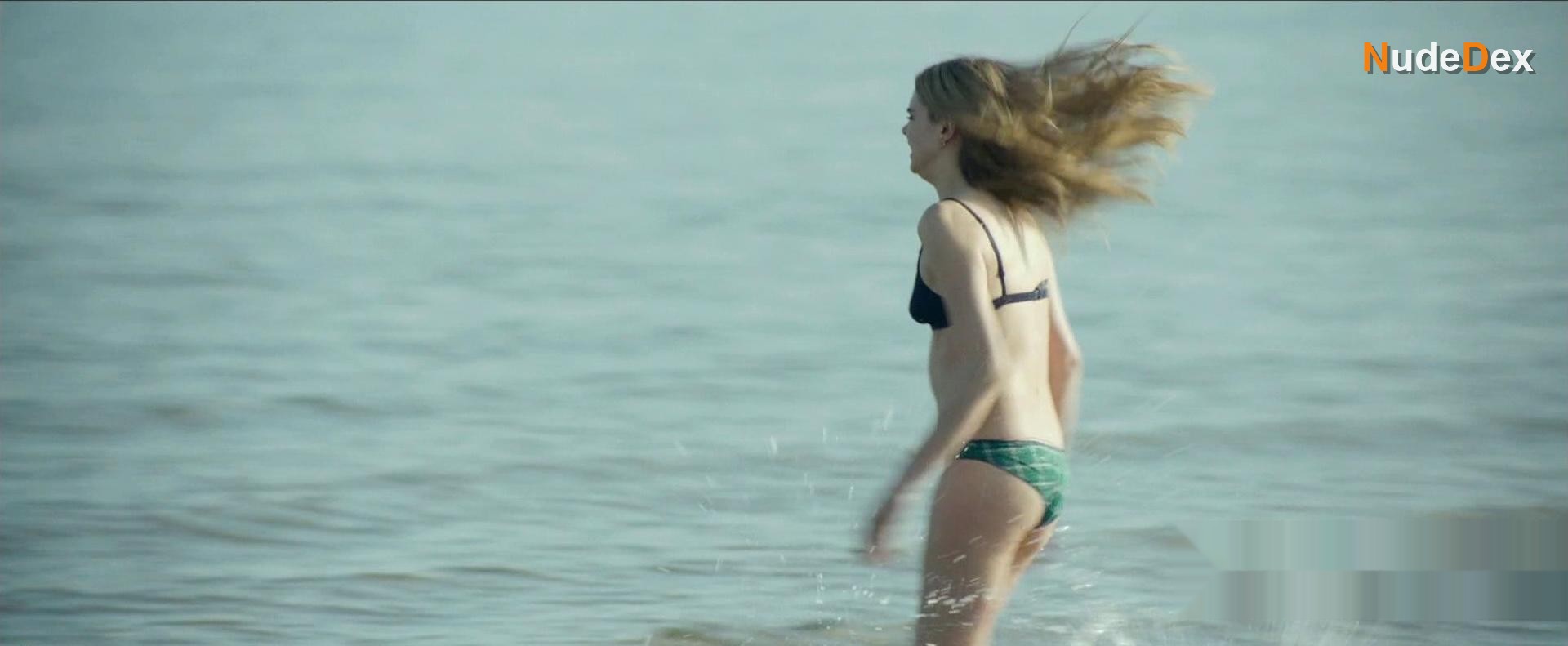 Cara Delevingne in The Face Of An Angel, photo 5
