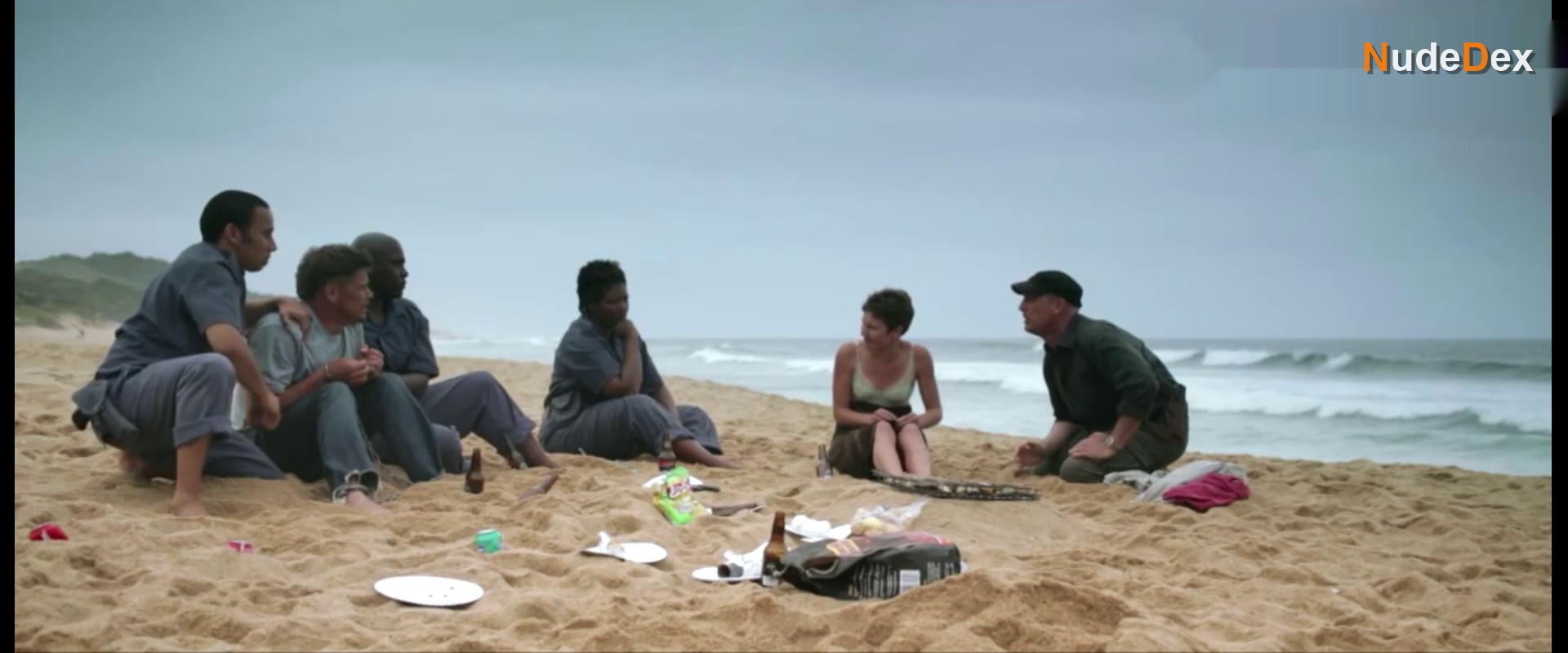 Cara Roberts in Durban Poison, photo 1